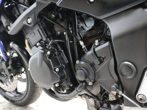 Suzuki GSR750 GSR 750 L1 23