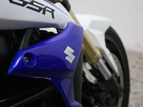 Suzuki GSR750 GSR 750 L1 31