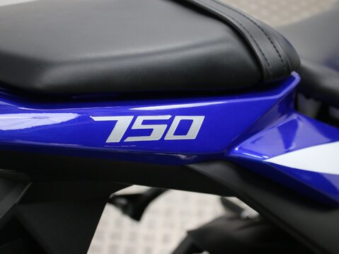 Suzuki GSR750 GSR 750 L1 34