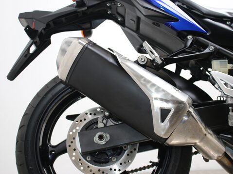 Suzuki GSR750 GSR 750 L1 36