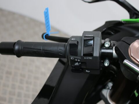 Kawasaki Ninja ZX-10R ZX1000JBF 21