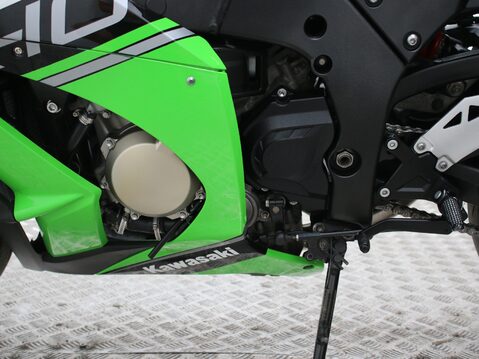 Kawasaki Ninja ZX-10R ZX1000JBF 26