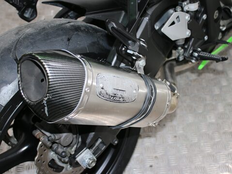 Kawasaki Ninja ZX-10R ZX1000JBF 28