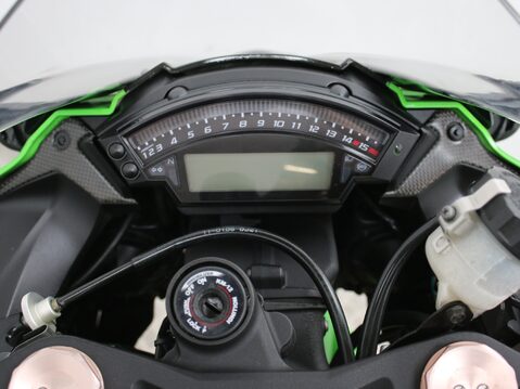Kawasaki Ninja ZX-10R ZX1000JBF 31