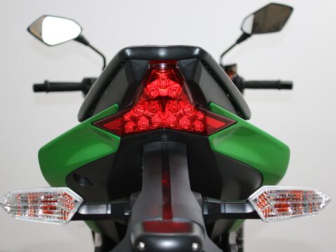 Kawasaki Z1000 ZR1000FEF 29