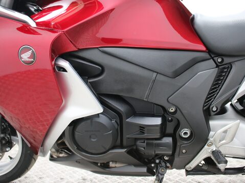 Honda VFR1200F VFR1200FAAE - DCT 24
