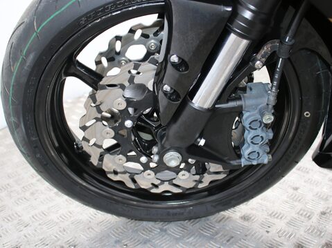 Yamaha R1 YZF R1 22