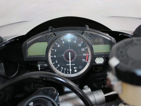 Yamaha R1 YZF R1 15