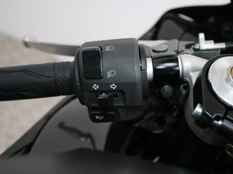 Yamaha R1 YZF R1 23