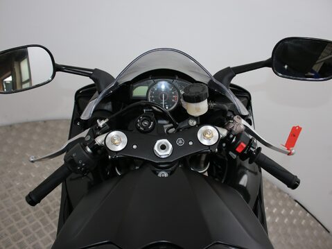 Yamaha R1 YZF R1 14