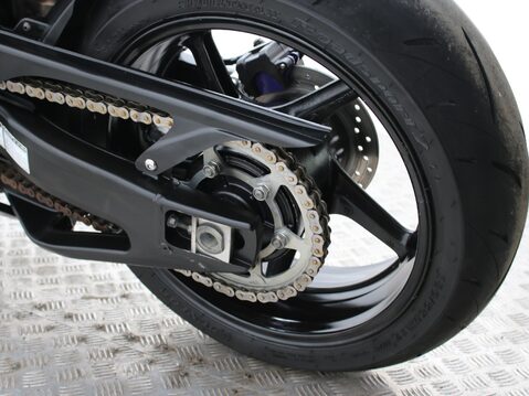 Yamaha R1 YZF R1 28