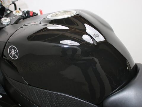 Yamaha R1 YZF R1 18