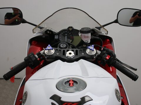Yamaha R1 YZF R1 14