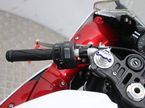 Yamaha R1 YZF R1 15