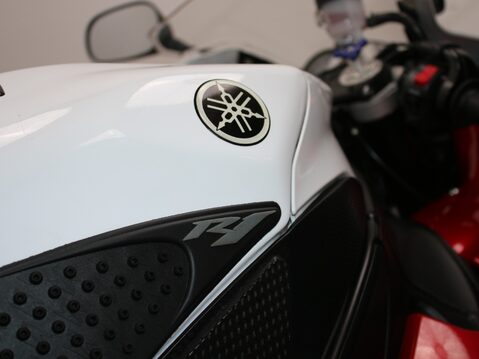 Yamaha R1 YZF R1 21