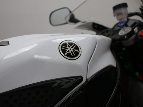 Yamaha R1 YZF R1 22
