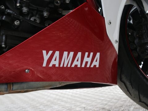 Yamaha R1 YZF R1 23