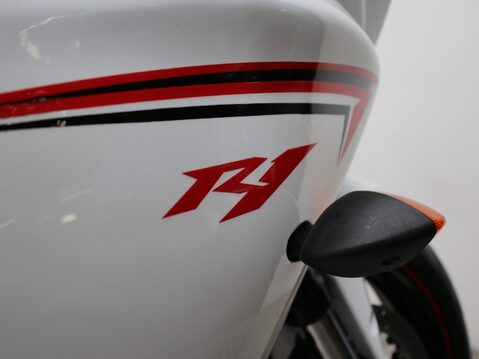 Yamaha R1 YZF R1 25