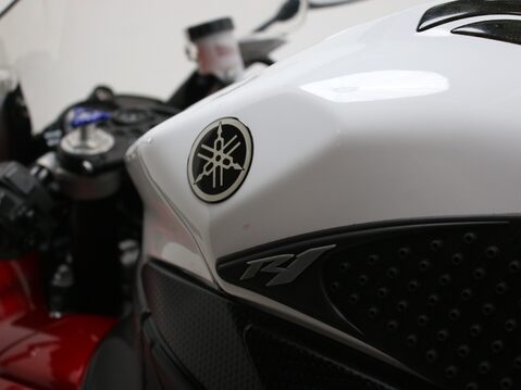 Yamaha R1 YZF R1 31