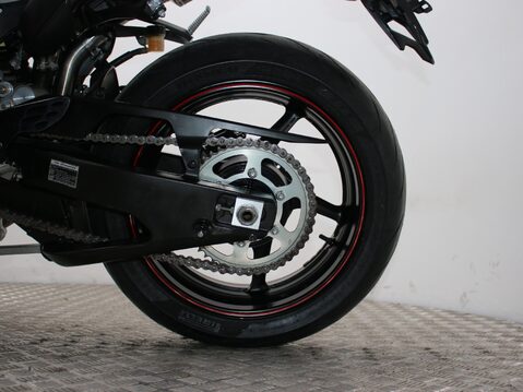 Yamaha R1 YZF R1 33