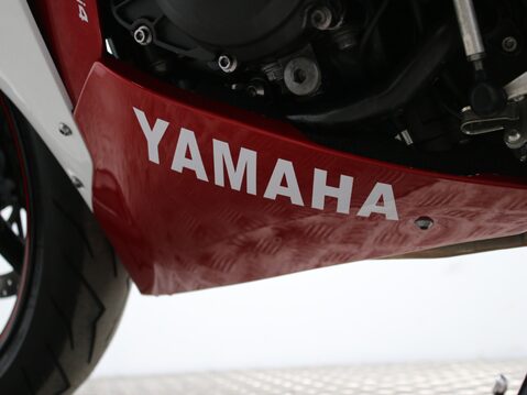 Yamaha R1 YZF R1 36