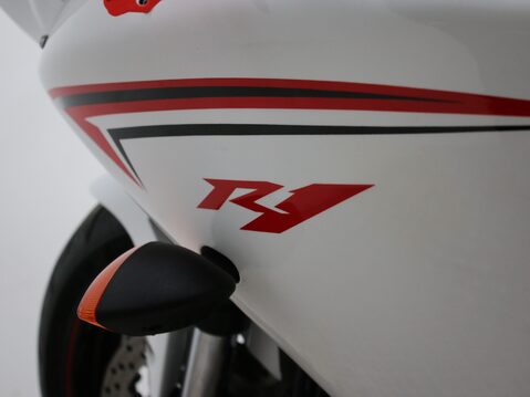 Yamaha R1 YZF R1 37