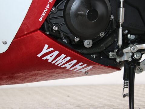 Yamaha R1 YZF R1 38