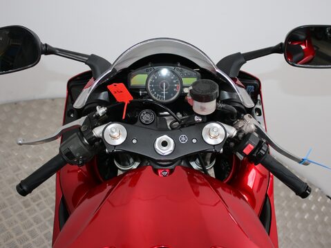 Yamaha R1 YZF-R1 14