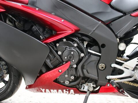 Yamaha R1 YZF-R1 24