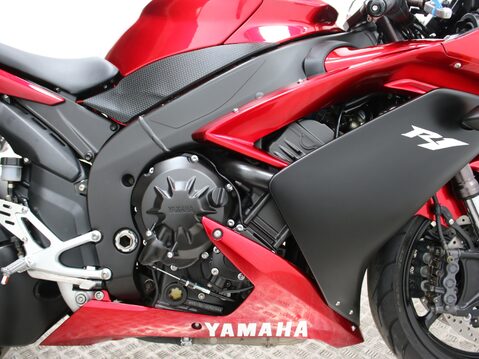 Yamaha R1 YZF-R1 25