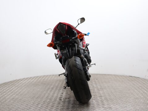 Yamaha R1 YZF-R1 11