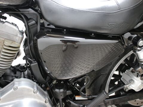 Harley-Davidson XL883 N IRON SPORTSTER SUPERLOW 16
