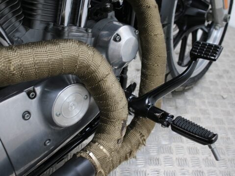 Harley-Davidson XL883 N IRON SPORTSTER SUPERLOW 18