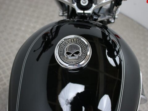 Harley-Davidson XL883 N IRON SPORTSTER SUPERLOW 21