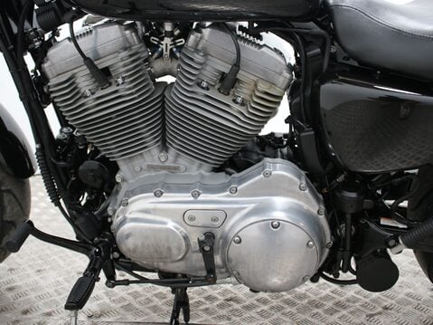 Harley-Davidson XL883 N IRON SPORTSTER SUPERLOW 26