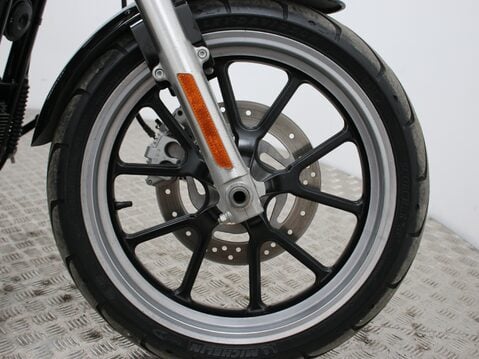 Harley-Davidson XL883 N IRON SPORTSTER SUPERLOW 27