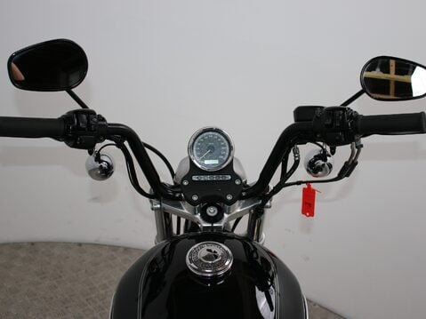 Harley-Davidson XL883 N IRON SPORTSTER SUPERLOW 9