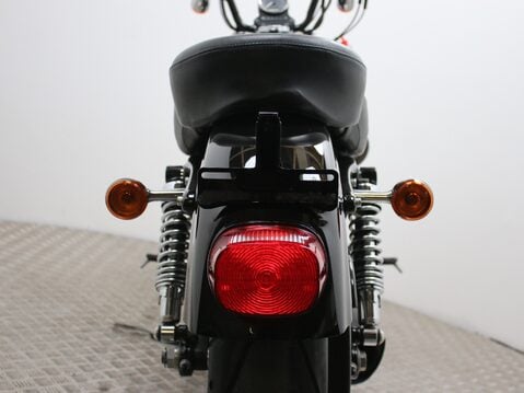Harley-Davidson XL883 N IRON SPORTSTER SUPERLOW 31