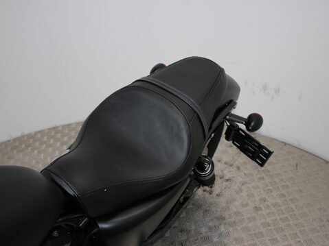 Harley-Davidson Sportster XL883N IRON 18