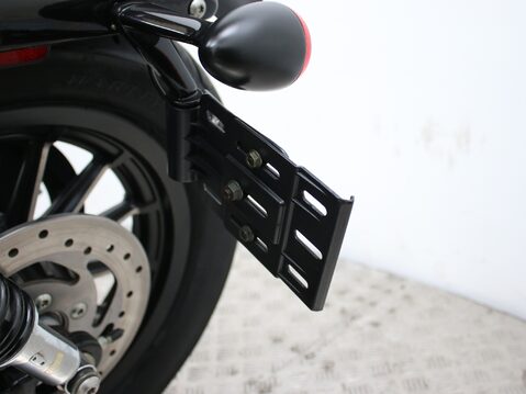 Harley-Davidson Sportster XL883N IRON 21