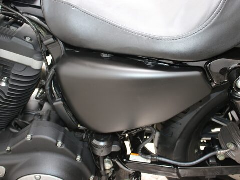 Harley-Davidson Sportster XL883N IRON 27