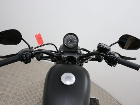 Harley-Davidson Sportster XL883N IRON 14