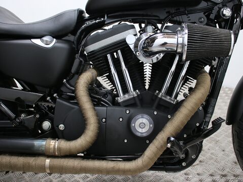 Harley-Davidson Sportster XL883N IRON 37