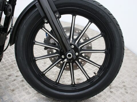 Harley-Davidson Sportster XL883N IRON 38