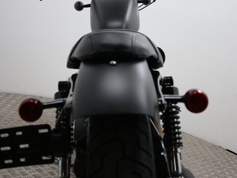 Harley-Davidson Sportster XL883N IRON 40