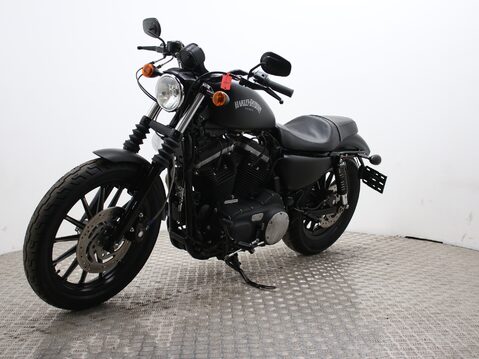 Harley-Davidson Sportster XL883N IRON 6