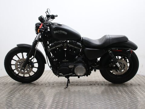Harley-Davidson Sportster XL883N IRON 8
