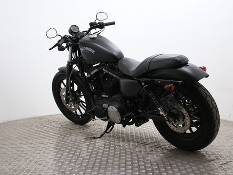 Harley-Davidson Sportster XL883N IRON 9