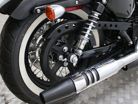 Harley-Davidson Sportster XL883N IRON 20
