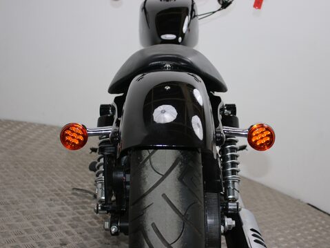 Harley-Davidson Sportster XL883N IRON 22